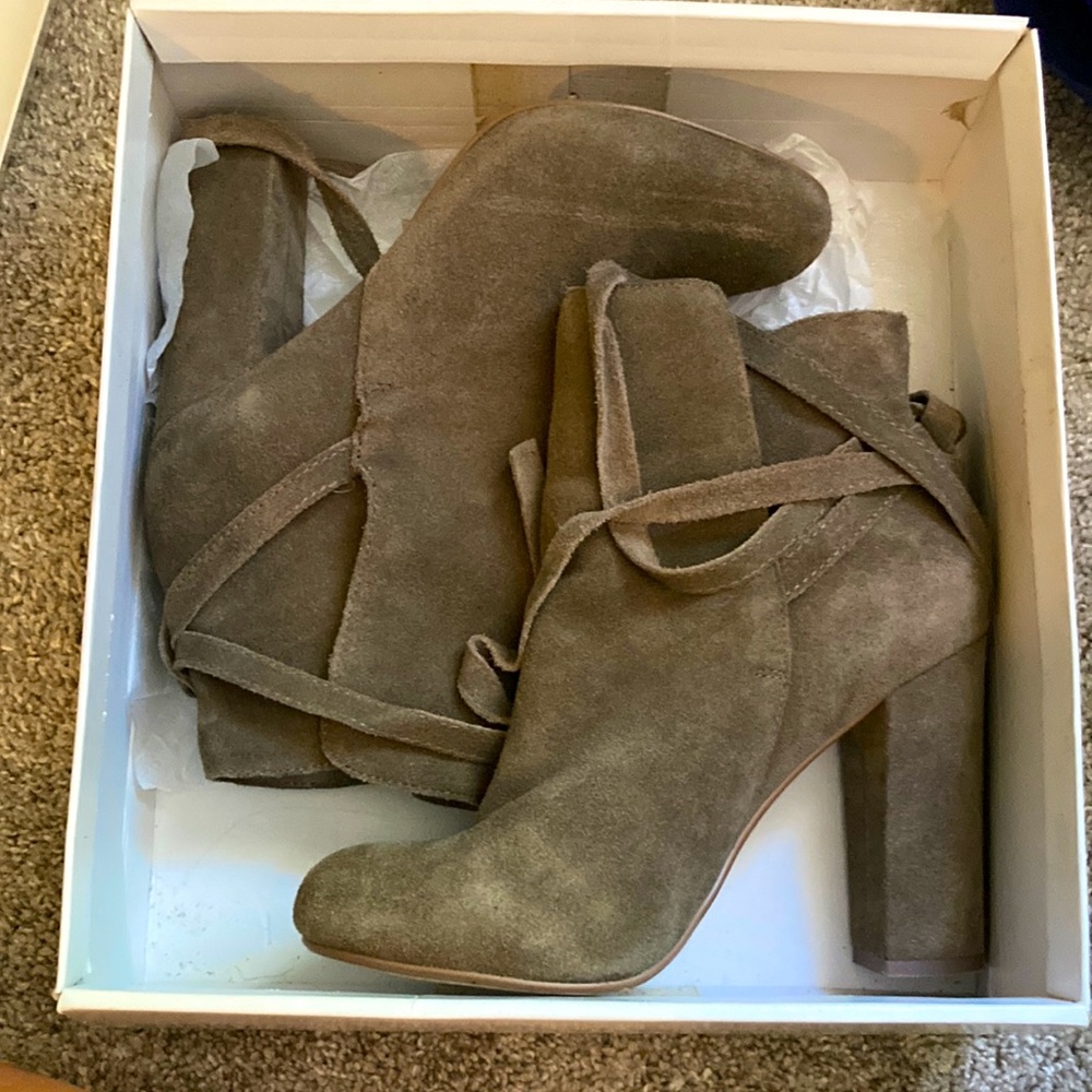 Taupe Steve Madden Booties - Like New! - Size 8.5